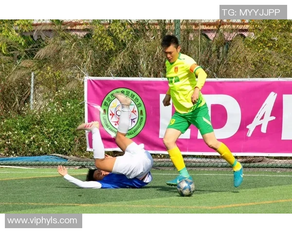 足球明星遗憾错失冠军荣耀瞬间壁纸分享与回顾